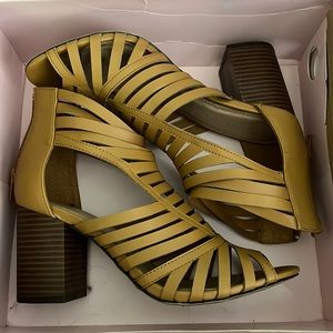 Charlotte Russe women’s size 6 heels, color tan.